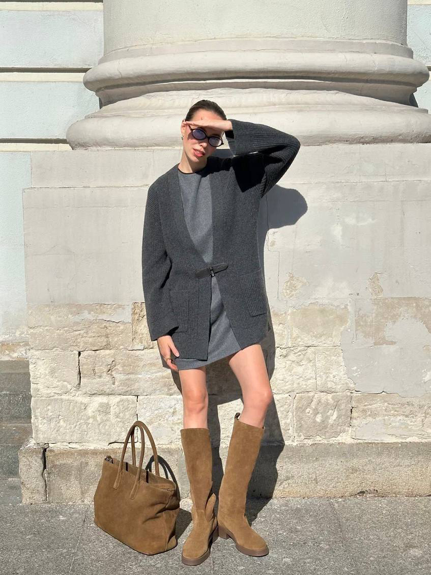 Первые зимние сапоги в нашей коллекции 

Мы сделали их из мягкой плотной замши со скругленным носком, декоративной строчкой и прямым голенищем без застежки. Высокая резиновая подошва и каблук защищают от холода и не утяжеляют шаг, а стелька из кожи шевро и шерстяная подкладка согревают изнутри — сапоги можно носить даже без теплого носка

Больше новинок — в разделе «Обувь» на сайте, в приложении и магазинах 12 STOREEZ

🤍12 STOREEZ