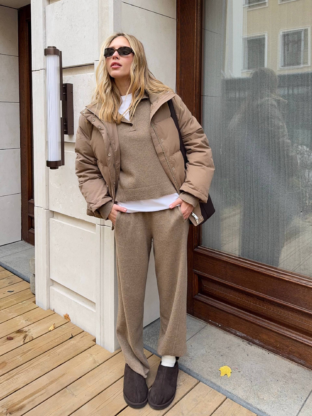 Новинка в нашей коллекции — пуховик Baltic Sands

Ткань из мягкого хлопка — бархатистая на ощупь, с защитой от осадков. Ее производит корейский поставщик, эксперт в разработке технологичных материалов на натуральной основе.

Высокий воротник, манжеты из мериносовой шерсти и микрофлис в карманах защищают от ветра и холода. Внутри — плотный утиный пух с индексом FP 750.

Выбирайте свой пуховик на зимний сезон на сайте, в приложении и магазинах 12 STOREEZ

Сегодня при покупке в магазинах и онлайн начисляем двойные баллы: 10% вместо 5%. 1 балл равен 1 рублю — их можно потратить на следующий шоппинг, оплатив до 30% чека. Предложение действует на изделия без скидок.