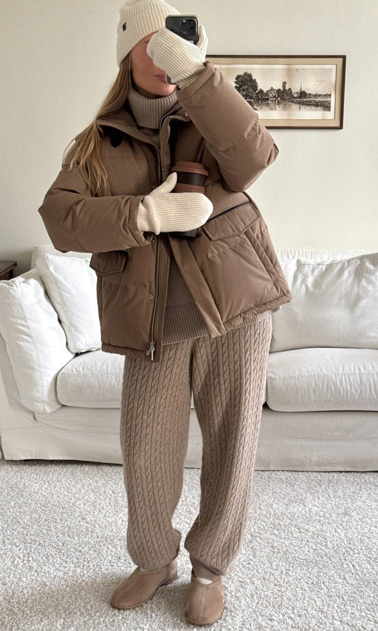 Аксессуары, в которых хочется провести всю зиму — шапка и варежки из кашемира

Теплая и плотная, шапка защищает от ветра и не теряет форму благодаря объемной рельефной вязке. Варежки — наш бестселлер: приятно облегают руку, а мягкая резинка не вдавливается в запястье 

Эти и другие аксессуары ждут вас на сайте, в приложении и магазинах 12 STOREEZ

🤍12 STOREEZ