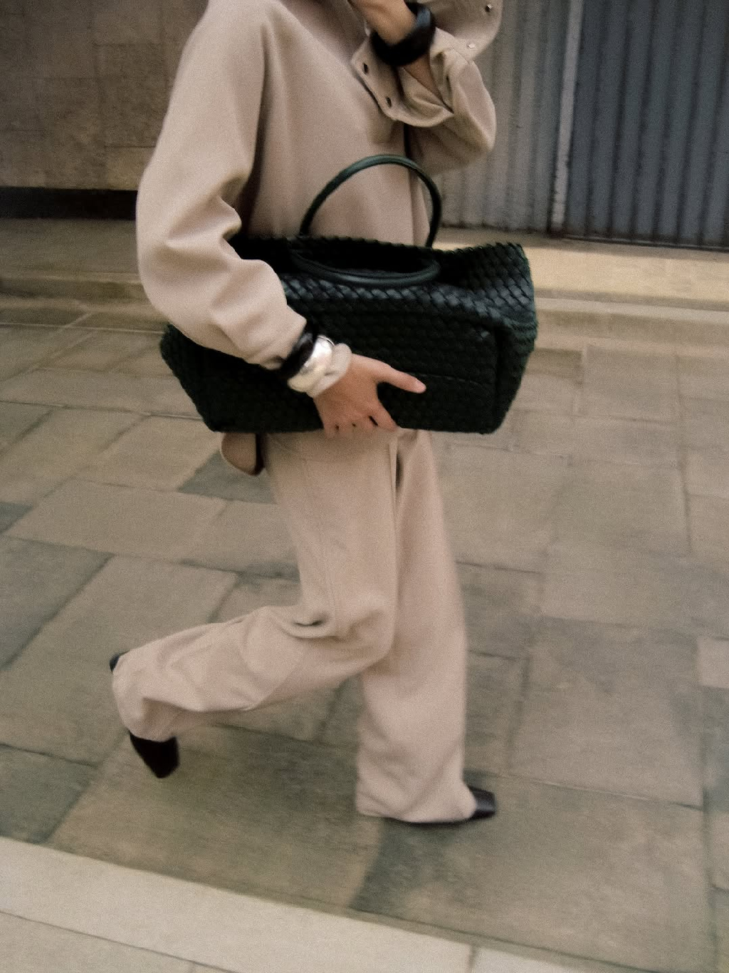 Образ, как чистая страница: рубашка поло и брюки со стрелками. Новинки, с которых начинается особенная история осени 🤍

Изделия скоро в продаже на сайте и в магазинах.