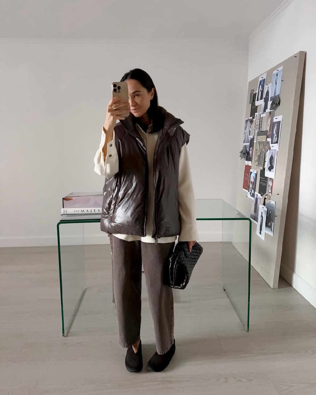 Образы от @marinateren, пронизанные утонченностью и романтикой осени. Основа капсулы по произведению Бориса Пастернака - мягкий трикотаж, согревающий в холодные дни 🖤

Все новинки представлены на 1811stores.com