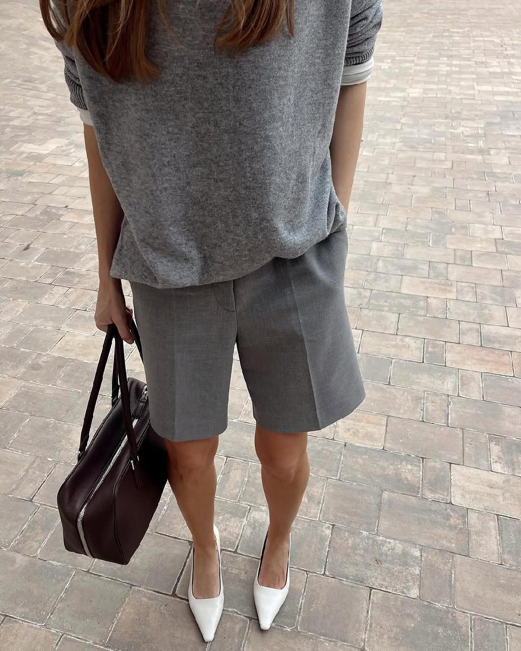 Открываем сезон шорт! Классный аутфит от @marsidelnikova, чтобы переход к открытым ножкам был максимально комфортным