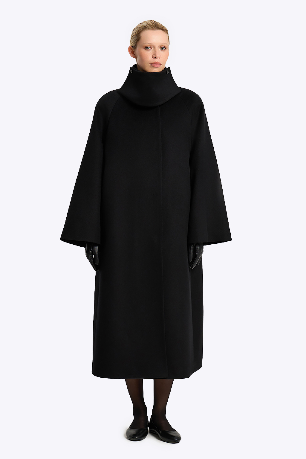 У FURLY с @mityaaagina вышла красивая коллаборация с пальто в 3 цветах