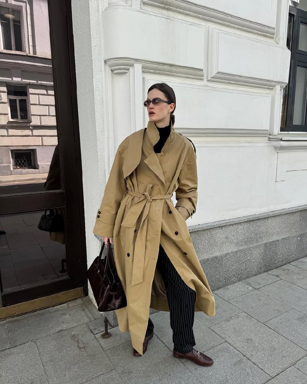 Самое время доставать тренч 🌧️

Классный образ на заметку от @dariaosipovastyle

Тренч COIS
Брюки PERVERT
Сумка коллаборация YULIAWAVE x EKONIKA