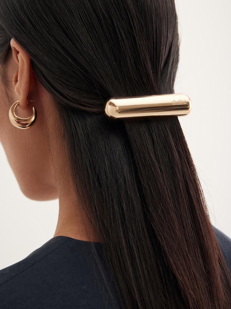 У Chaika вышел симпатичный Chrome drop - коллекция минималистичных украшений. Мне больше всего понравились заколки и резинки для волос в двух вариантах - золоте и серебре