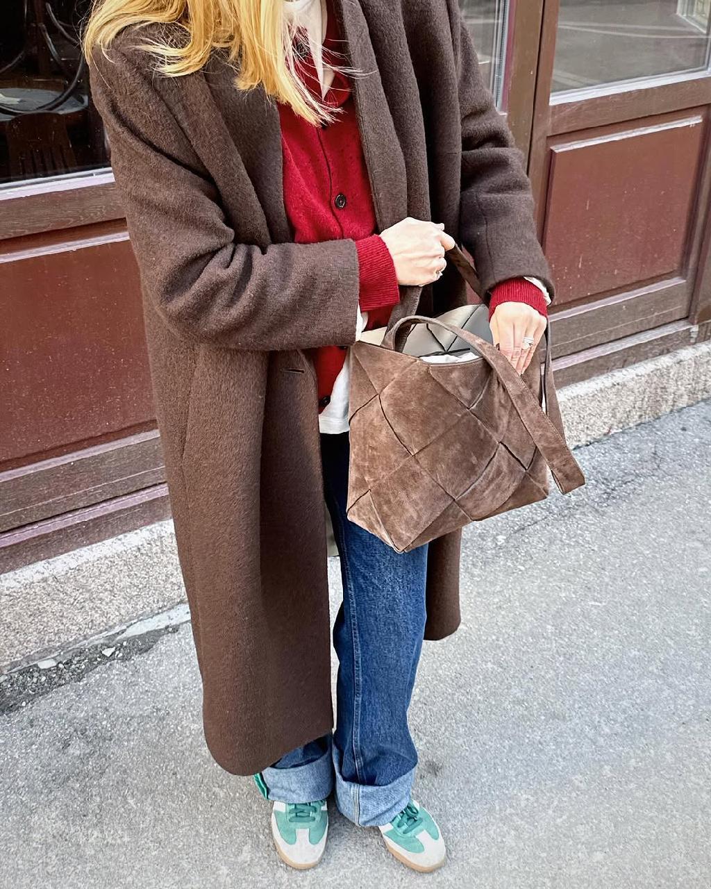 Ну уж очень красиво на @aveyrihs Pitkina. Сочетание цветов и многослойность - отдельная любовь 💚🤎💙❣️