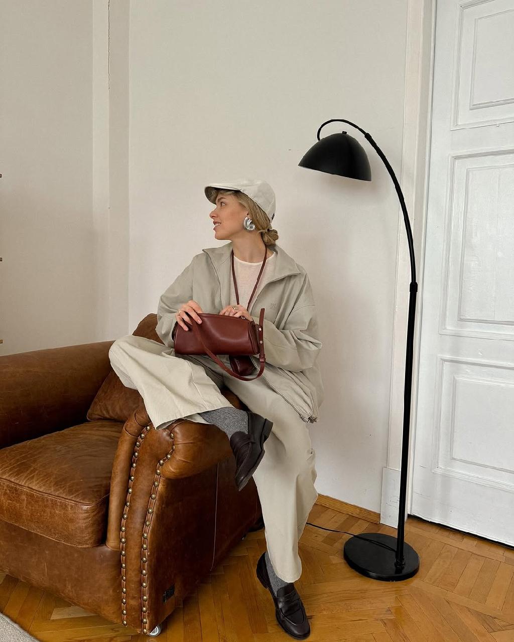 Понравились бомбер и брюки 1811, но пока присматривалась как они смотрятся в разных образах, бомбер видимо ещё много кому понравился, поэтому на сайте остались только брюки😢

Ну ладно, пока добавлю брюки