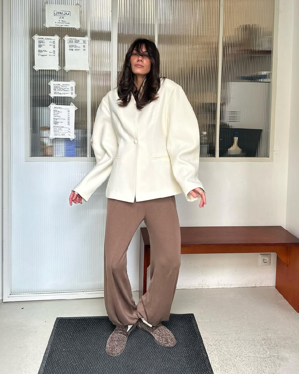 За что я люблю соцсети, так это за то, что без них я не знала бы и 5% брендов и креаторов, которых я ежедневно для себя открываю и так сейчас люблю. Так, сегодня листая рекомендации, наткнулась на @sashfabish, а у неё на бренд chuba и трендовый жакет о-силуэта. Это любовь!