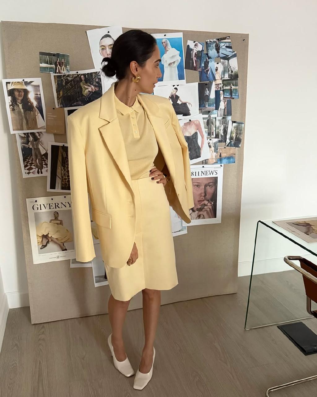 Считаю, цвет сливочное масло можно официально называть цветом сезона

Прекрасная @marinateren сооснователь 1811 в тотал луке своего же бренда 💛