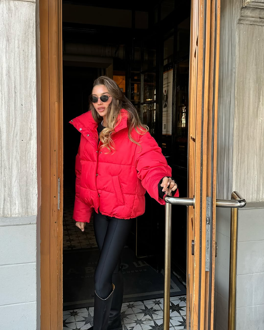 Любимое время - достать воздушный пуховик Aim clo. Закутаться. И упорхнуть в самые теплые выходные.

За образ спасибо Елене.