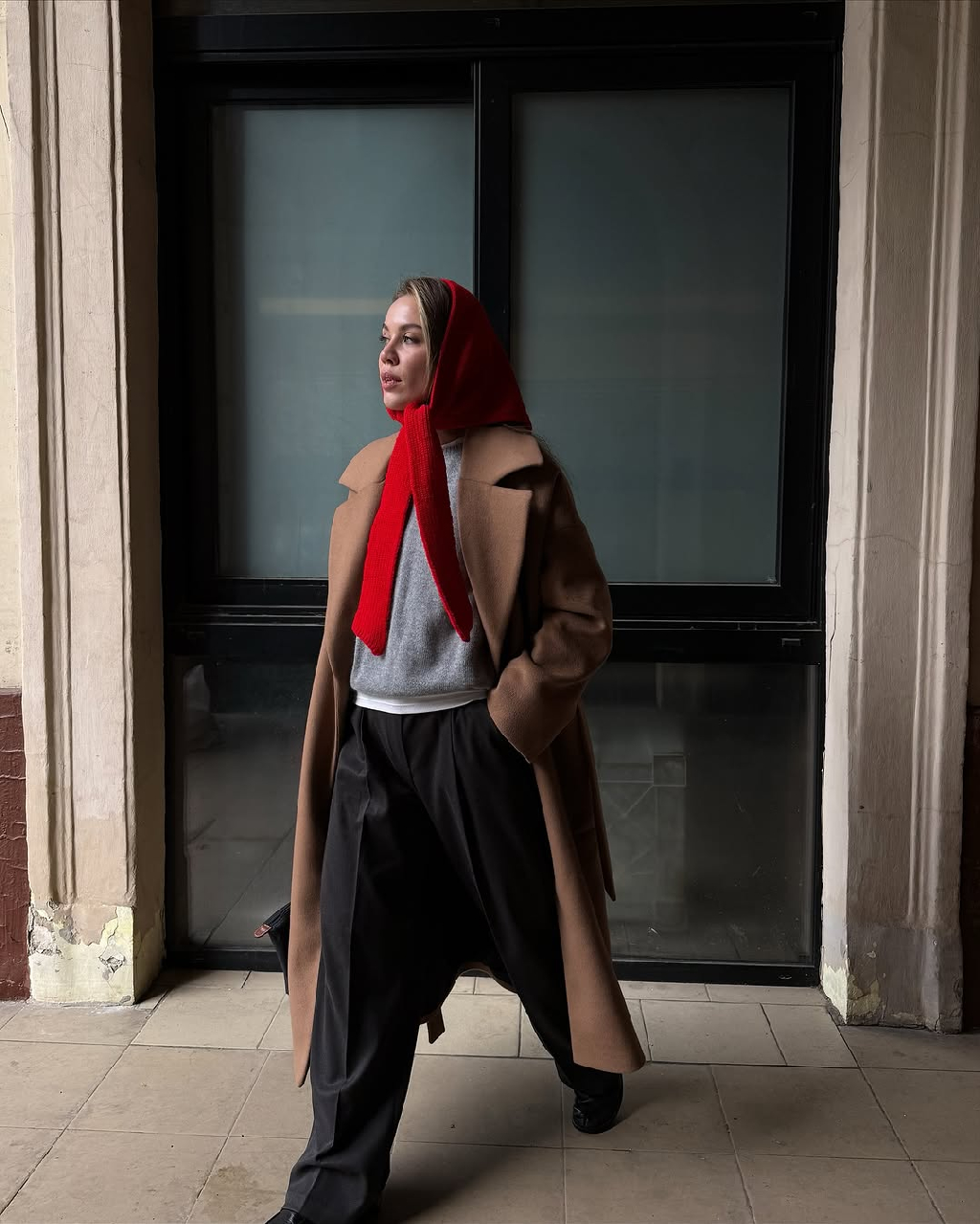 Придумали косынку Aim clo из шерсти цвета

«Осенний пожар» — для самых красивых акцентов в образах.
Например, таких спокойных и умиротворяющих: с воздушным джемпером из ангоры, теплым пальто и свободными брюками.

Ищите все — на aimclo.ru.