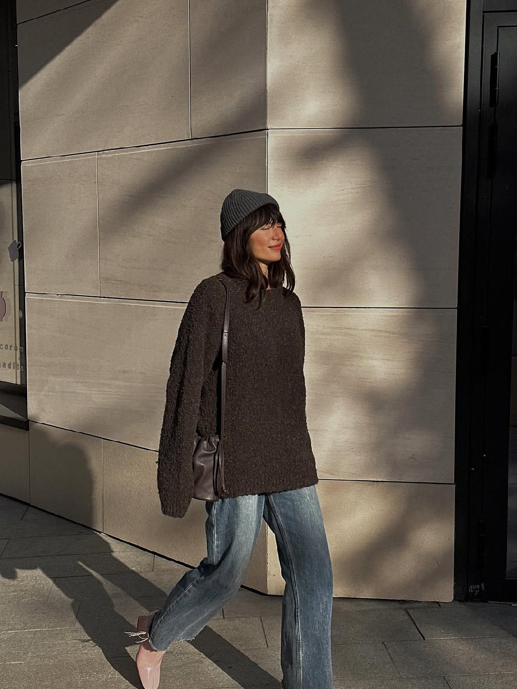 Фактурные, теплые и цвета осени. Сезонные образы Aim clo — в прочтении Ольги.

В составе: удлиненный джемпер из букле с альпакой и шерстью в составе

Ищите эти и другие вещи на самую красивую осень - на aimclo.ru.