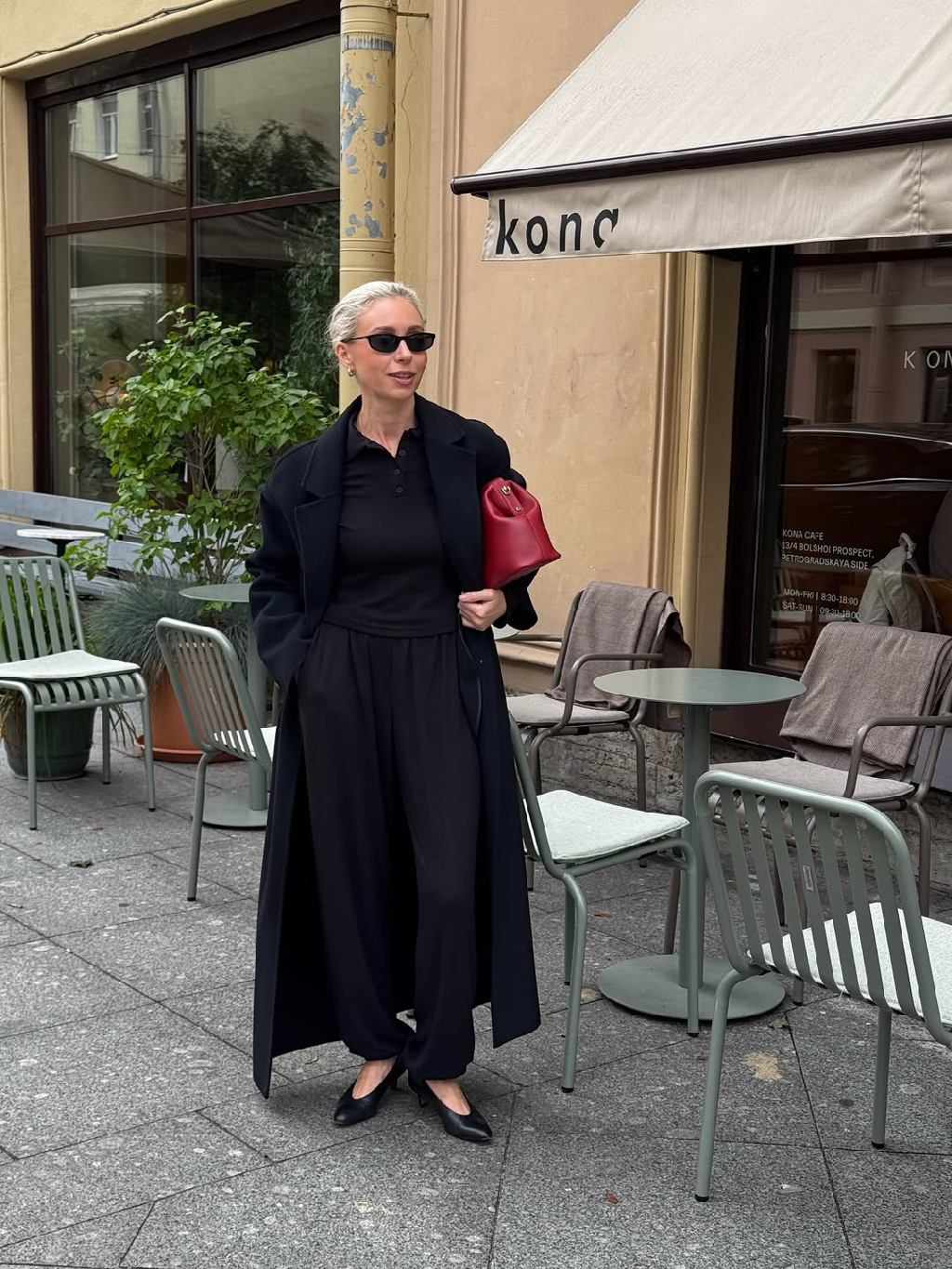 Элегантность без лишних слов 🤌🏻

Иногда все решает цвет. В черном костюме IN&OUT мягкий трикотаж обретает совсем другой характер - более собранный, выразительный и притягательный.

В этом костюме легко оставаться женственной и при этом чувствовать уверенность