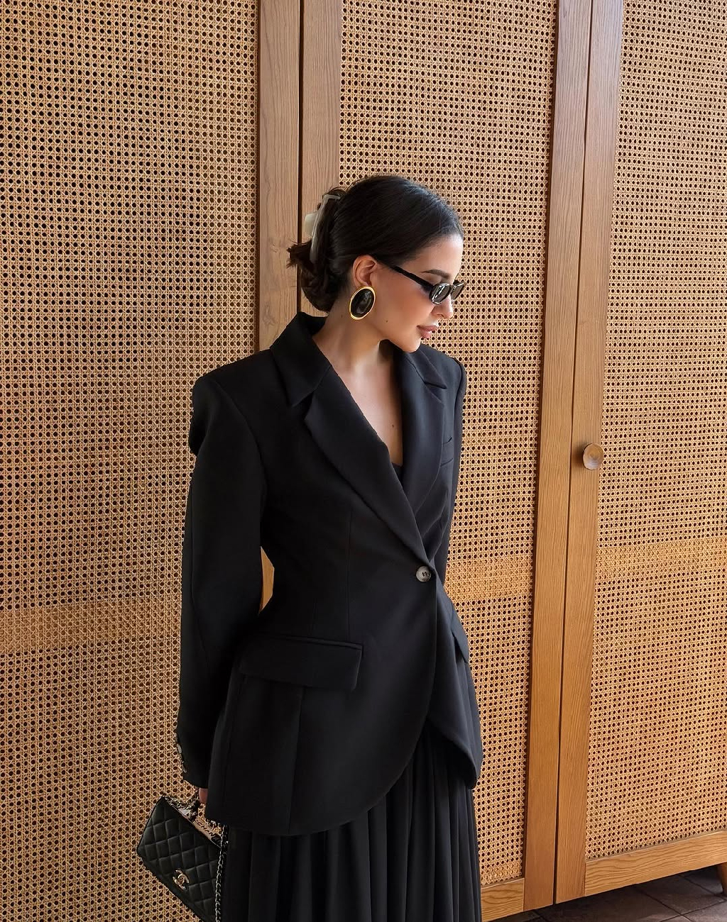 Минимализм, женственность и уверенность в одном образе - это жакет «Первое свидание» 🩶