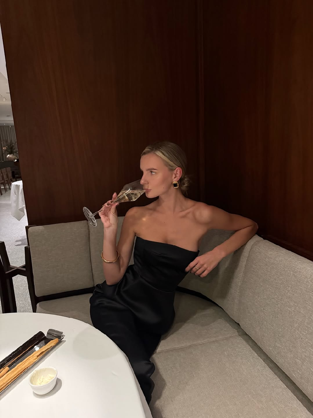 Для вечеров, которые хочется запомнить, и дней, которые хочется прожить красиво 🥀

Корсетный топ и брюки CLARA - баланс смелости и классики.