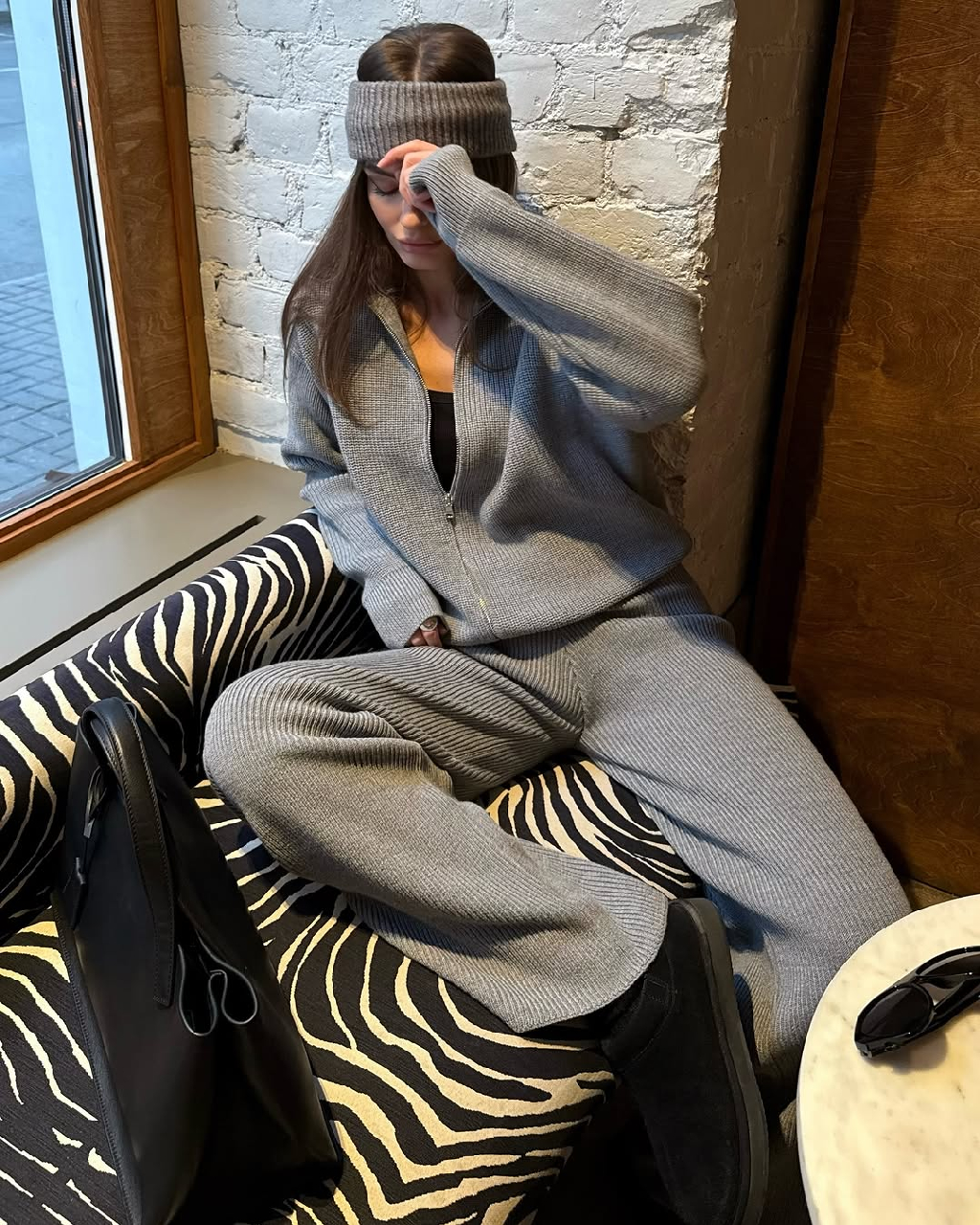 Теплый и комфортный костюм из шерсти на холодный сезон 🩶