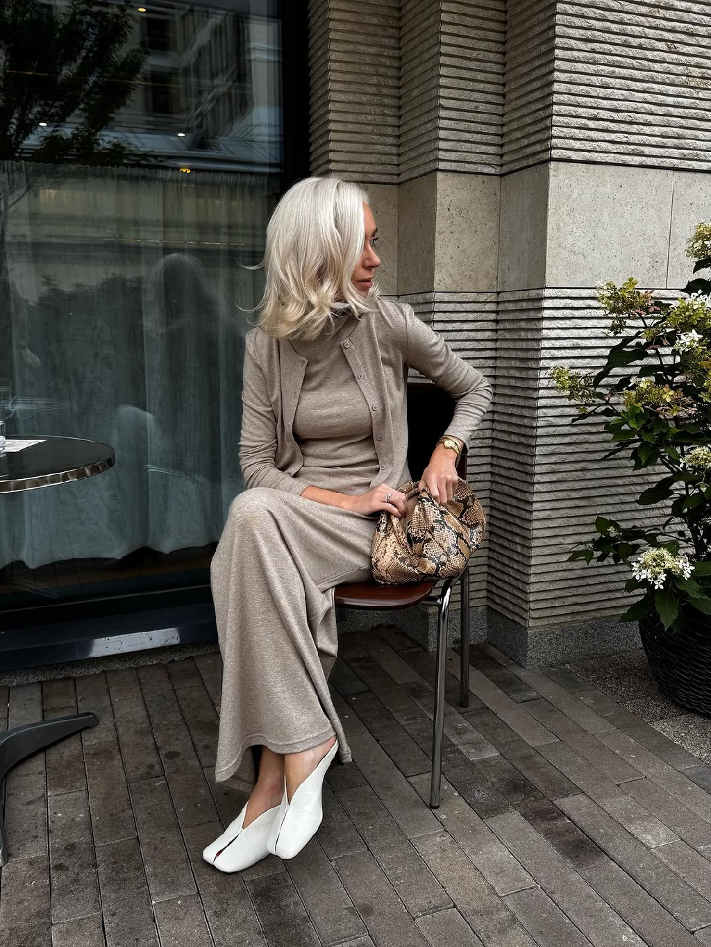 IN&OUT - комфорт и элегантность в одном комплекте 🤍

Мягкий трикотаж, продуманный крой и женственный