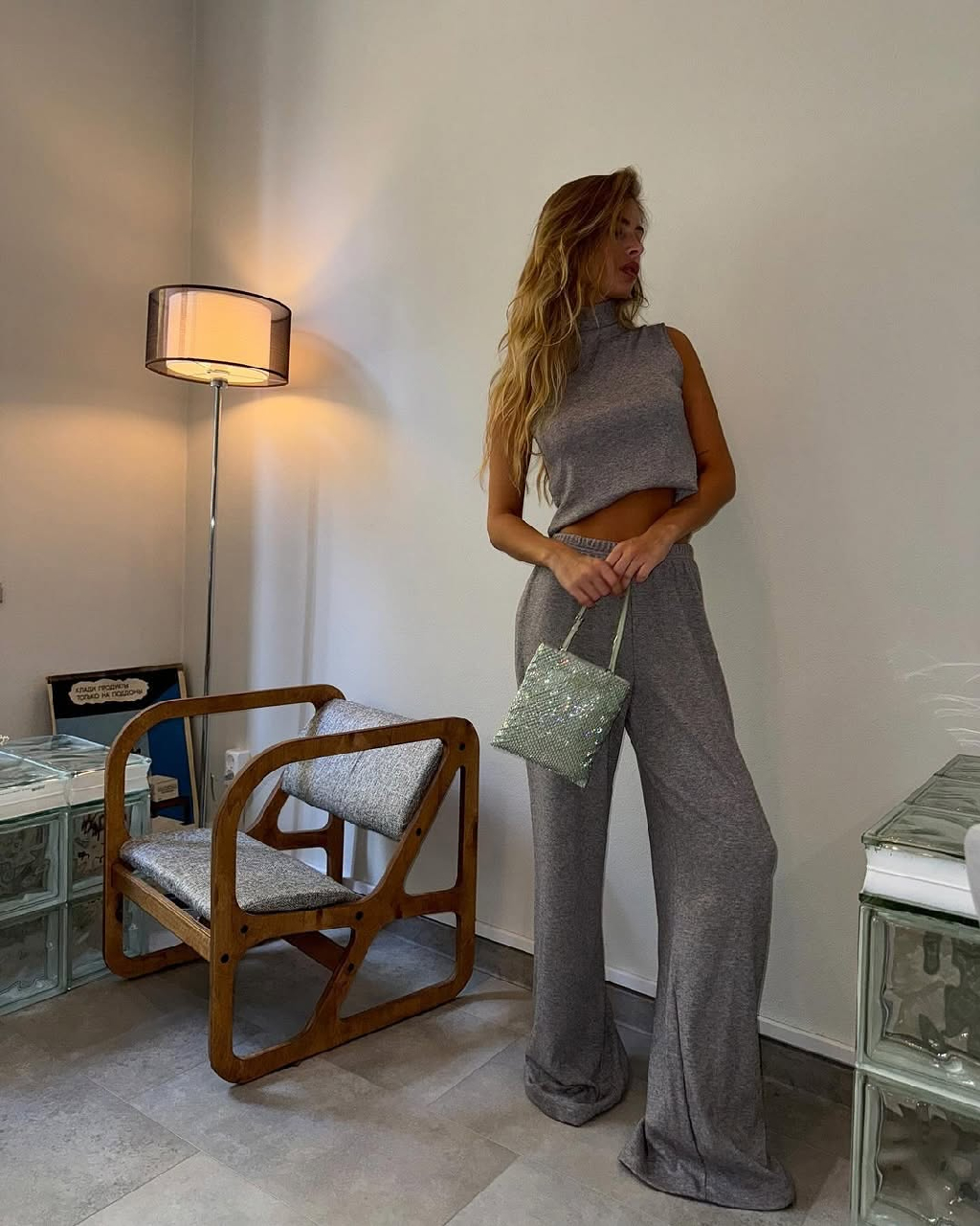 Заявка на комфорт и красоту в каждом моменте 🩶

Осеннее настроение с особым теплом и красотой от комплекта IN&OUT.