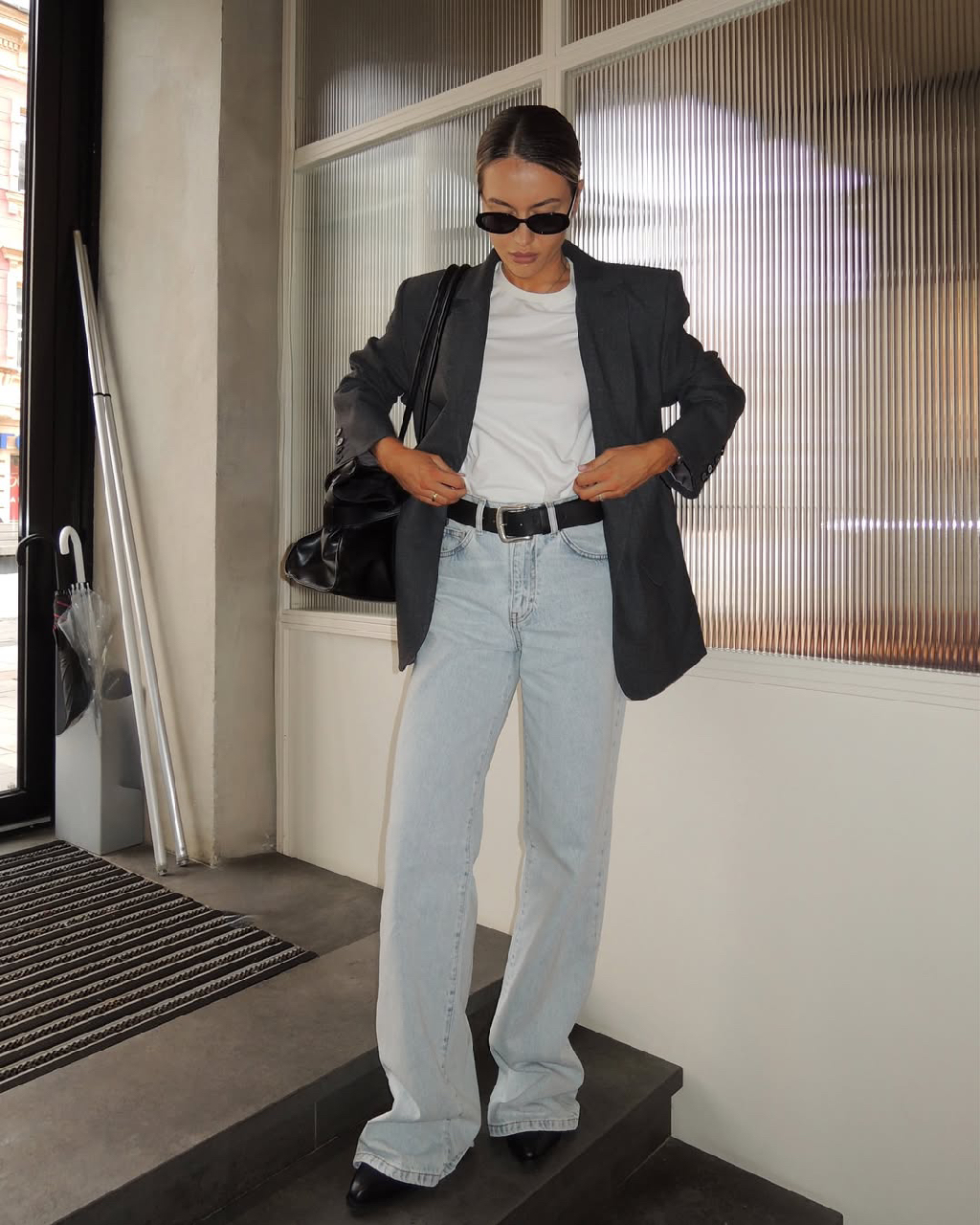 Уют шерсти и фактура денима — сочетание, которое никогда не подведёт

Жакет «HUDSON» и джинсы 90S — основа осеннего гардероба, которая доступна на сайте matu.me