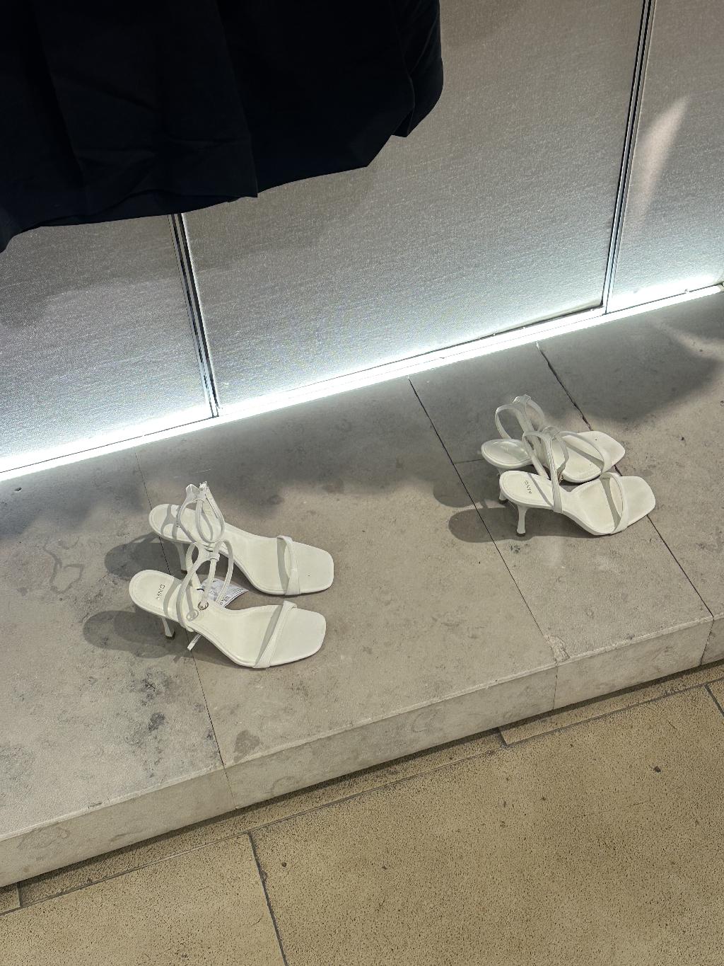 Ассортимент интересных аксессуаров в Mango Кунцево Плаза Москва 