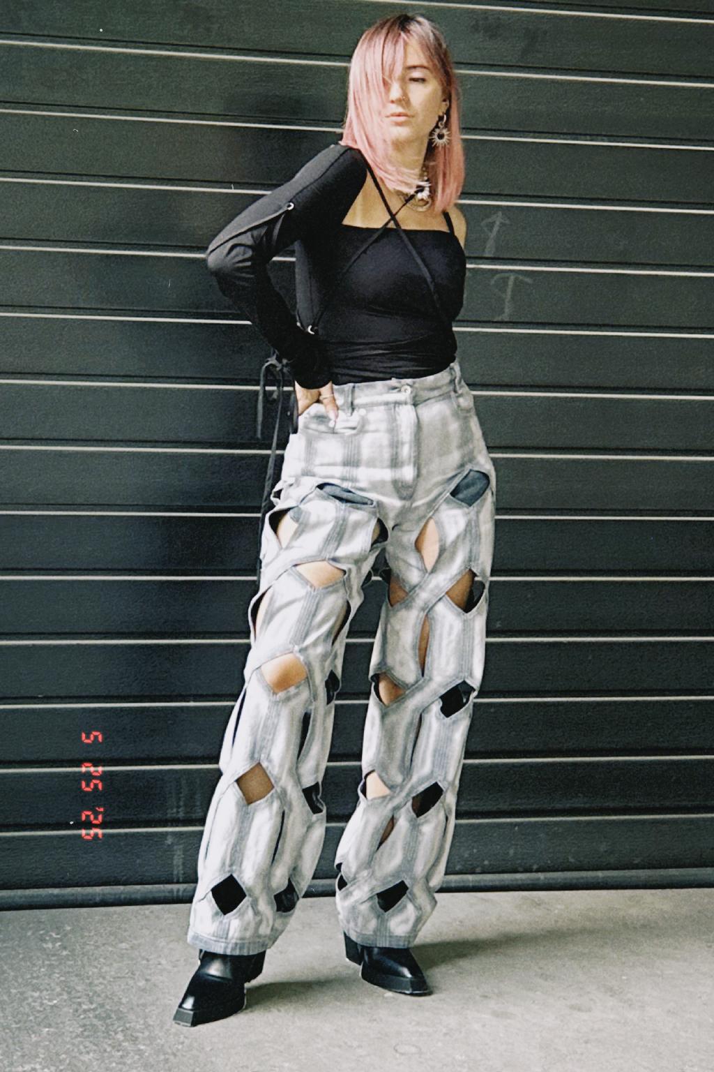 Образы в стиле авангард с деконструкцией - это классика 90-х