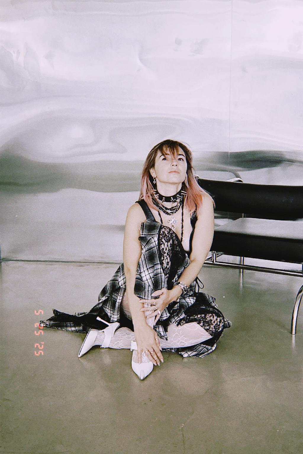 Образ в стиле 80-х. Романтизм и панк на стыке. Эстетика Вивьен Вествуд.