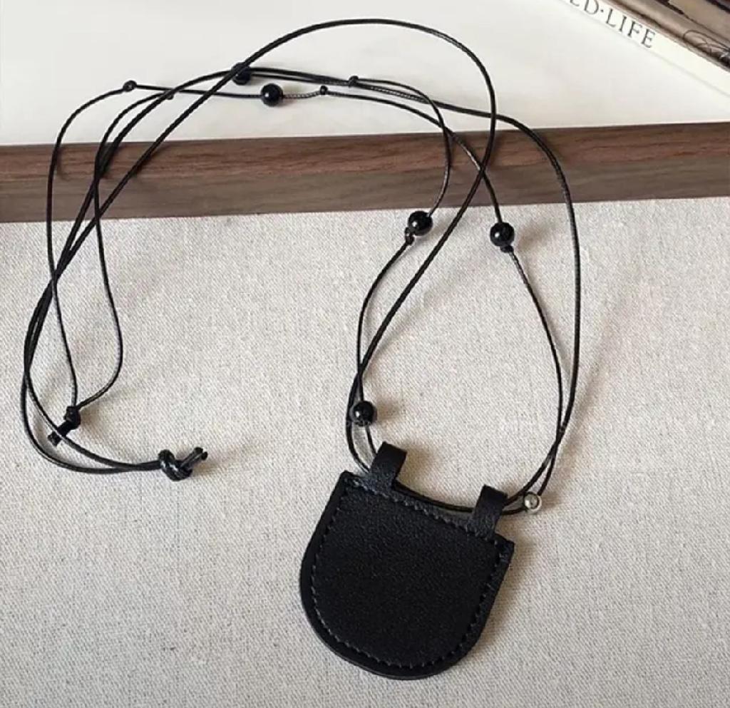 Подвеска на шею в качестве аксессуара за 123 рубля