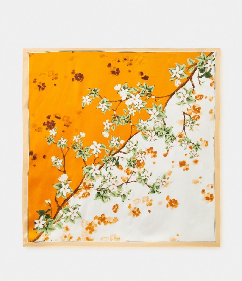 6 стильных платков для яркого лета 