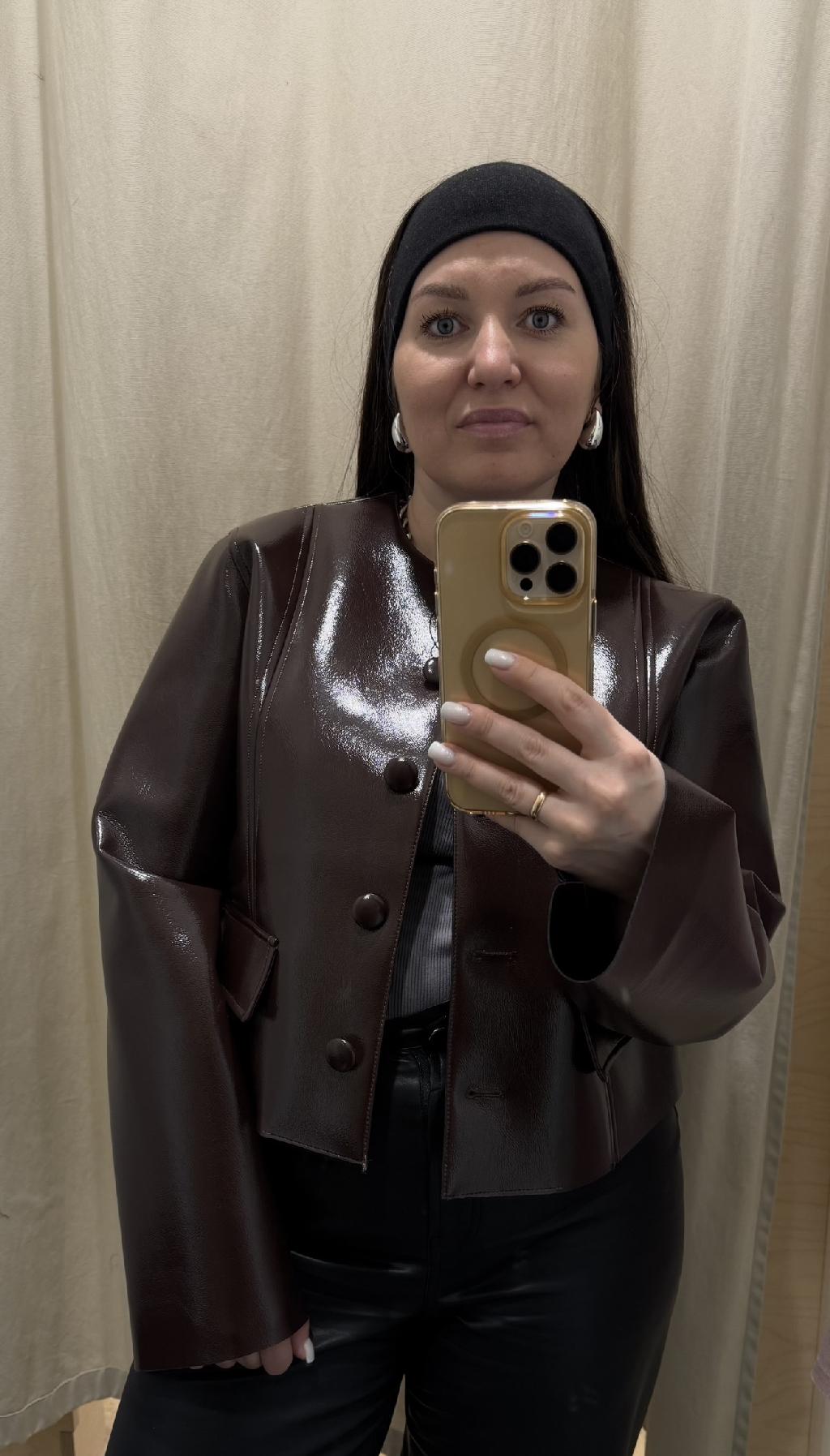 Очень стильный лаковый жакет найден в Ostin 