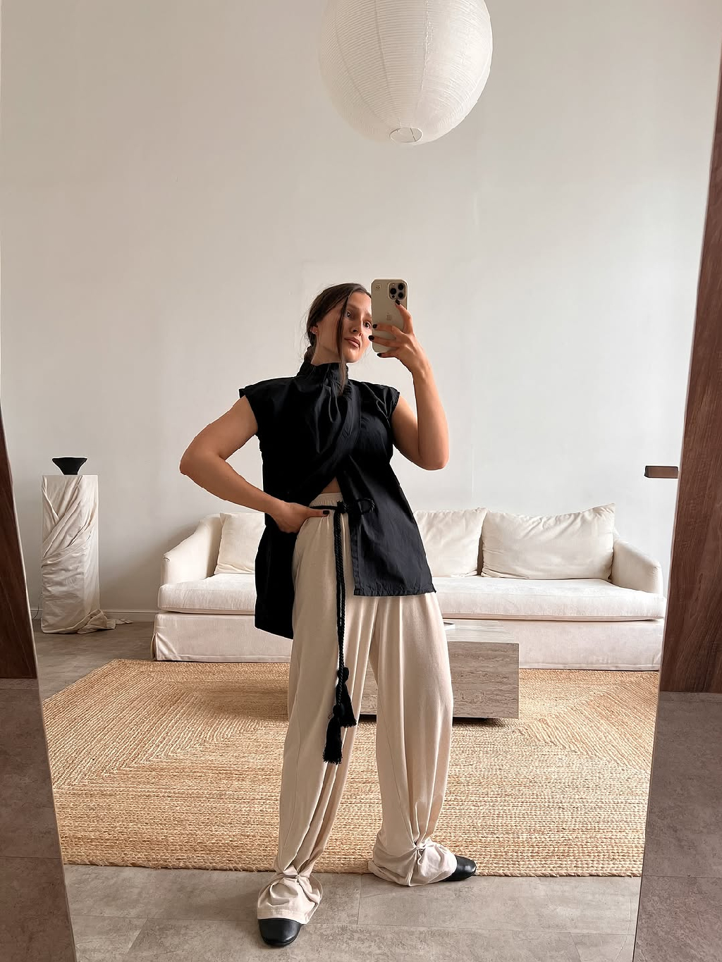 Идеальный образ для летних прогулок от seebÿme

Пояс с кисточками отдельная любовь 🤩