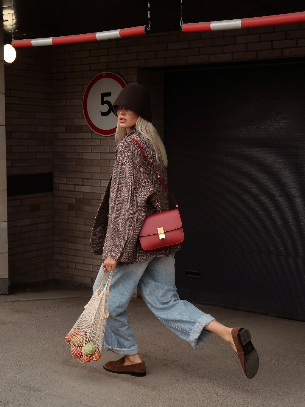 Красивое всё-таки полупальто получилось у Чуле, и образ в самое сердечко ❤️