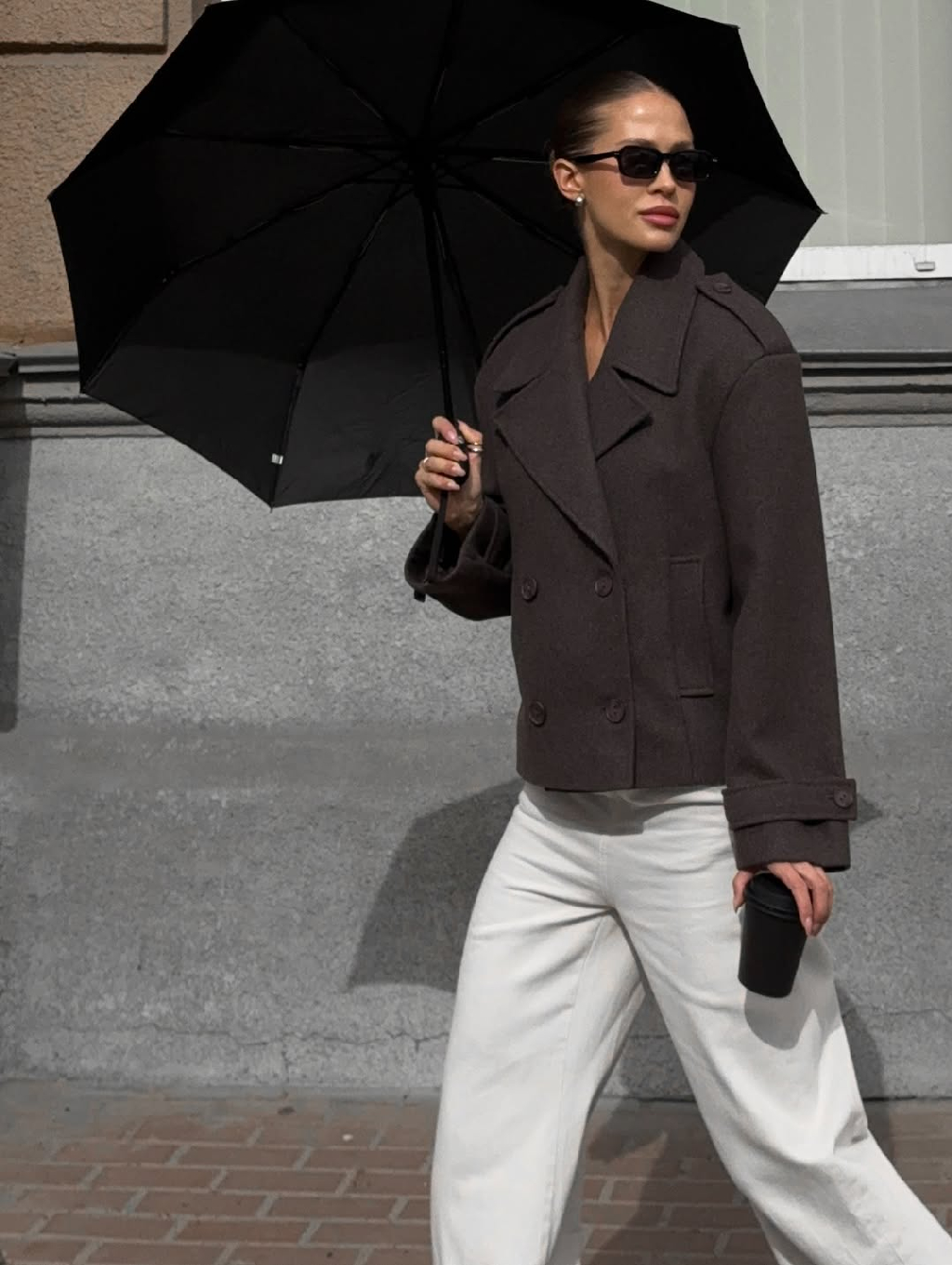 Ещё очень прикольно смотрится укороченное пальто

Бренд Mokoz