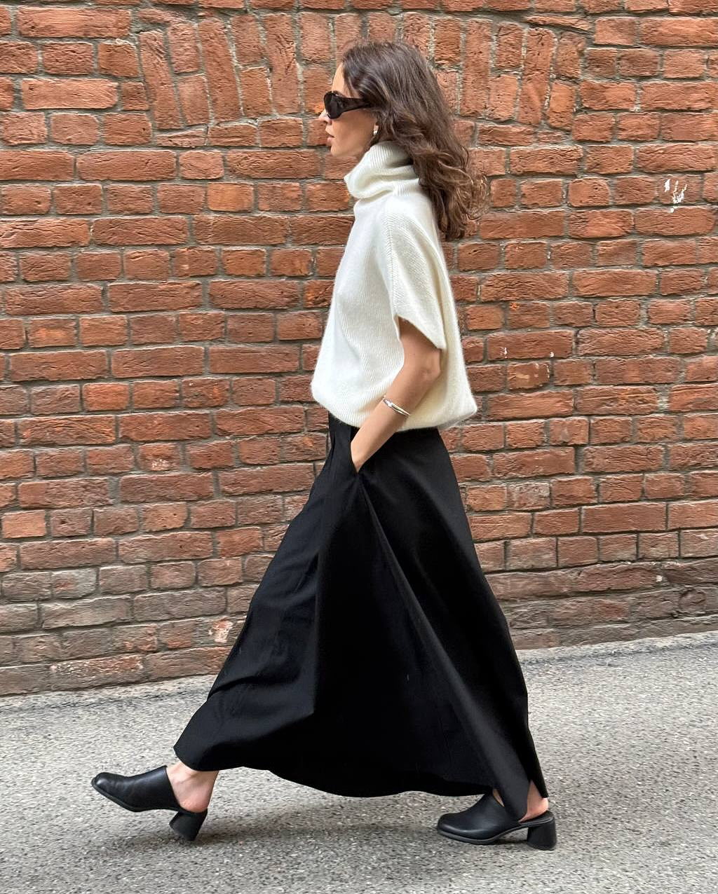 Ещё один новый для меня бренд, на этот раз из Иркутска —  The Berta. 

Очень симпатичный, особенно понравился костюм с кардиганом и брюками (добавила его тоже)