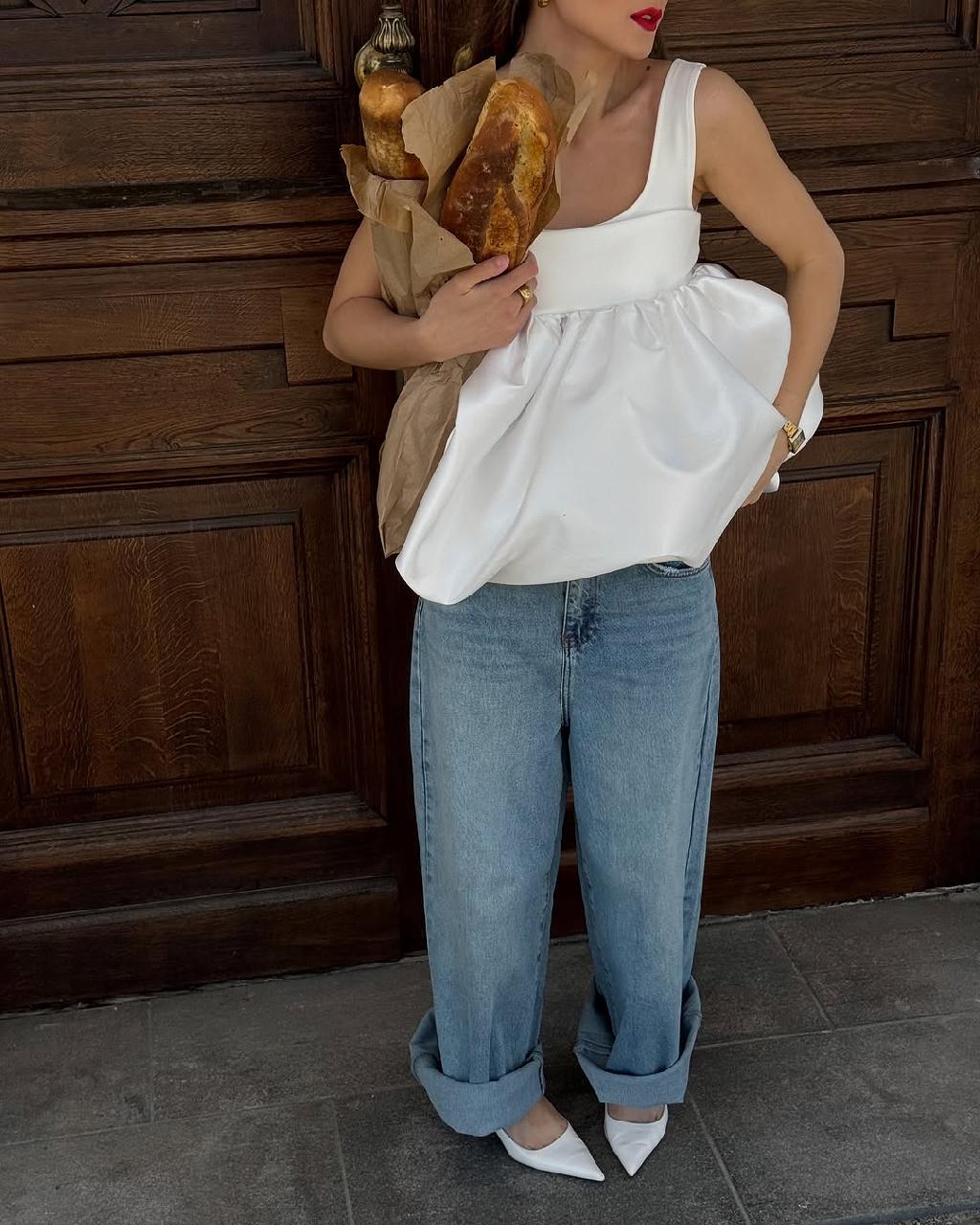 У @rechkina увидела новый для меня бренд iss.ju

Особенно понравились джинсы с акцентом в виде длинной розы 🌹 