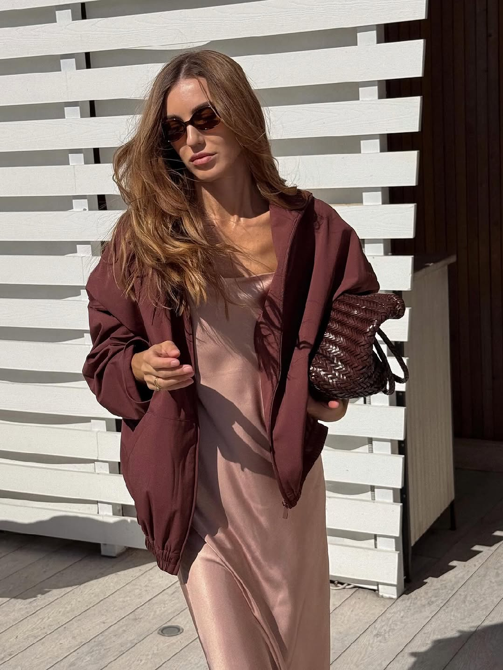 Если вы, как и я, в этом сезоне купили платье в бельевом стиле, но так ни разу не выгуляли его – это знак. Видимо это последние деньки в этом сезоне, когда можно успеть прогуляться в нём.

Вдохновляемся образом от belle you