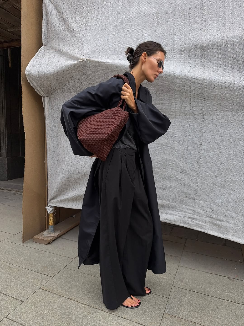 У LESYANEBO в новинках найден классный гипероверсайз тренч

Образ @yana.koroed