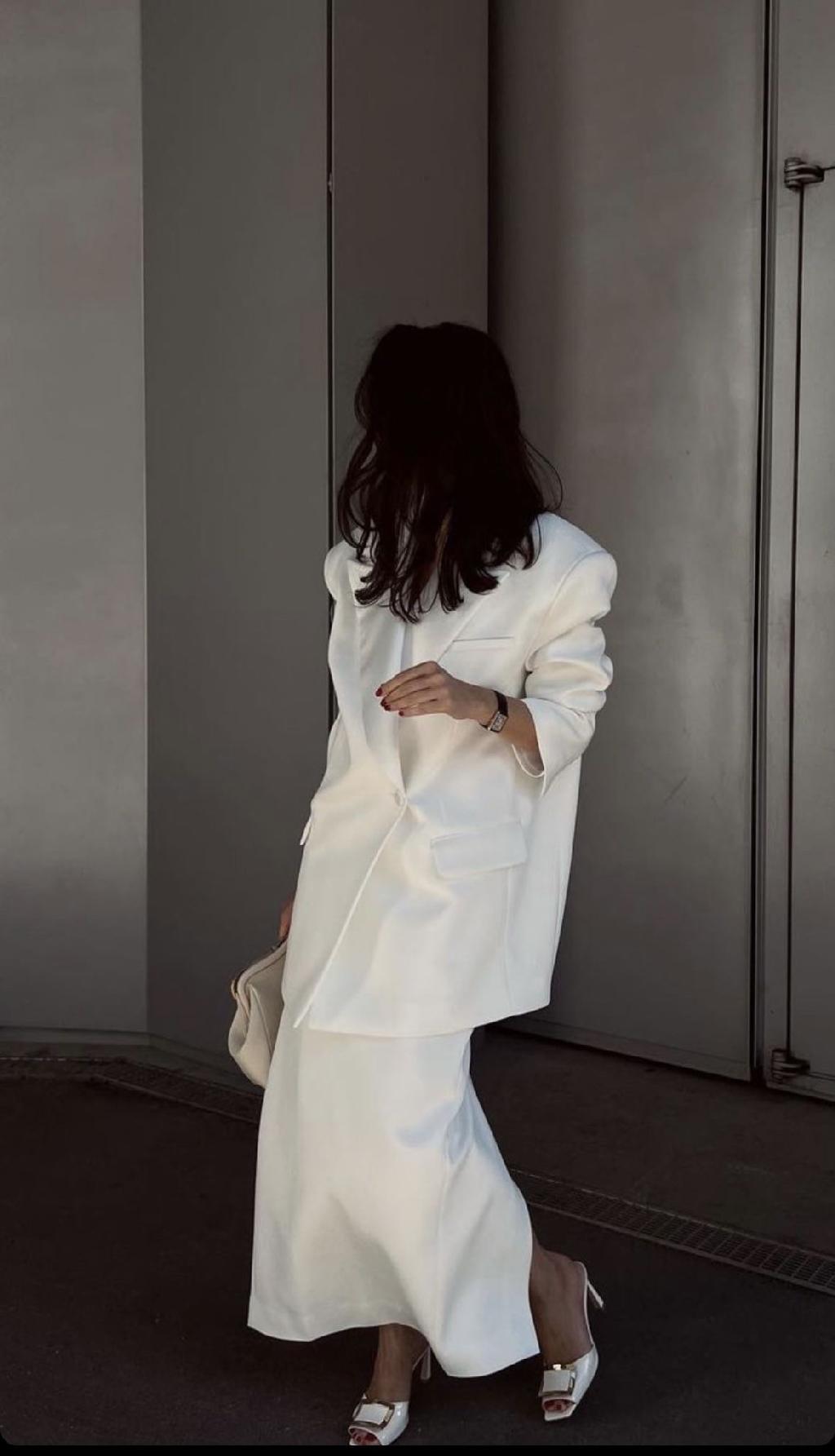 Решила себе новый образ подобрать.
А что если я буду выглядеть как реал бизнес вумен. Начну с подборки, а дальше будет видно, что из этого получится.