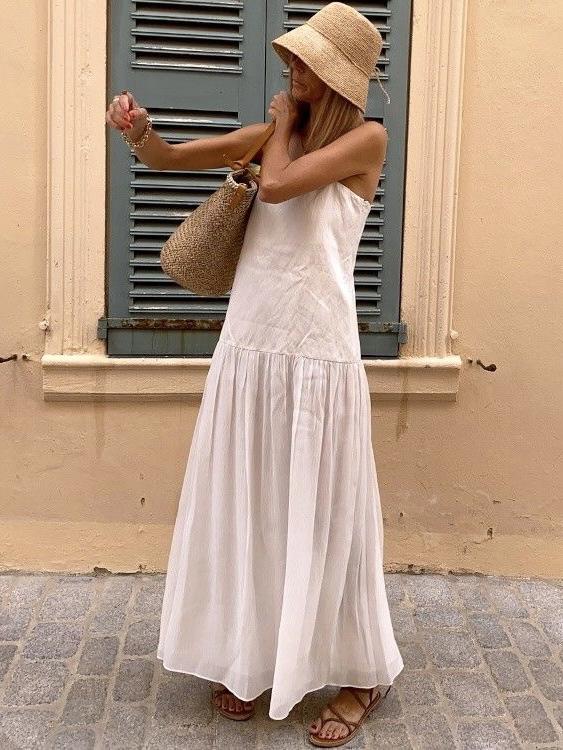 Сложно представить на лето нечто более универсальное белого длинного сарафана. А если он сконструирован открытой спинкой, то это вообще любовь во веки вечная. 

Сильно нравится, как усложняет образ с таким сарафаном платок на голову. Обязательно планирую прикупить парочку. И того, и другого.