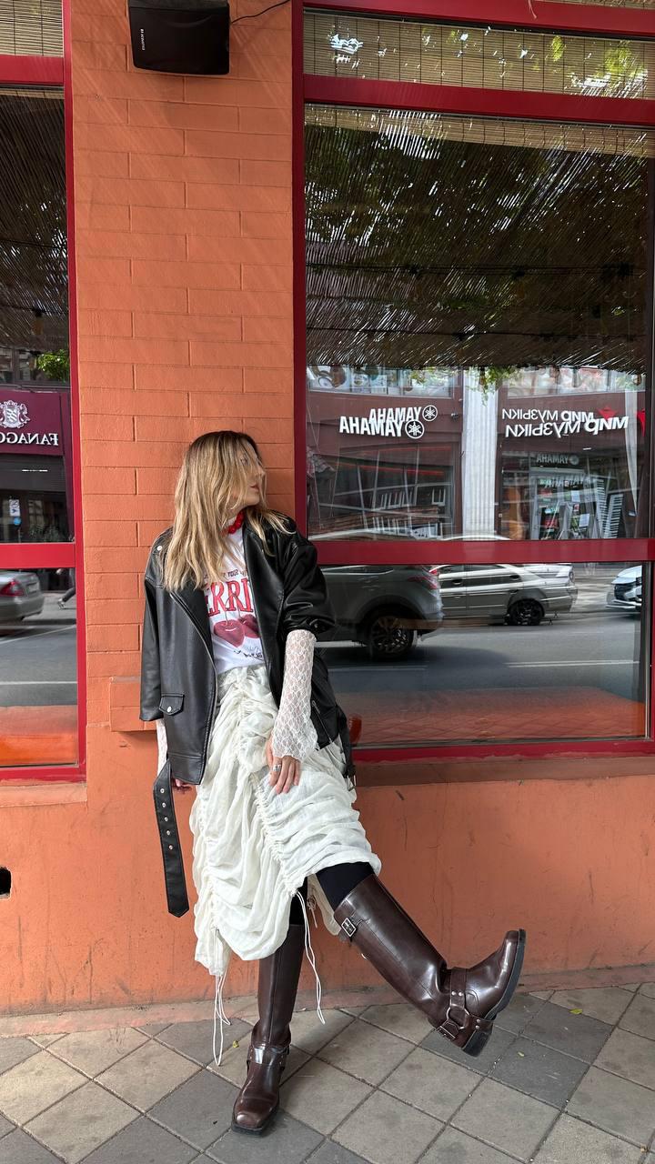 Лук дня: 

Футболка Befree
Юбка Voluminous
Сапоги MAAG 
Бусы из винтажки 

А вы сегодня в чем?