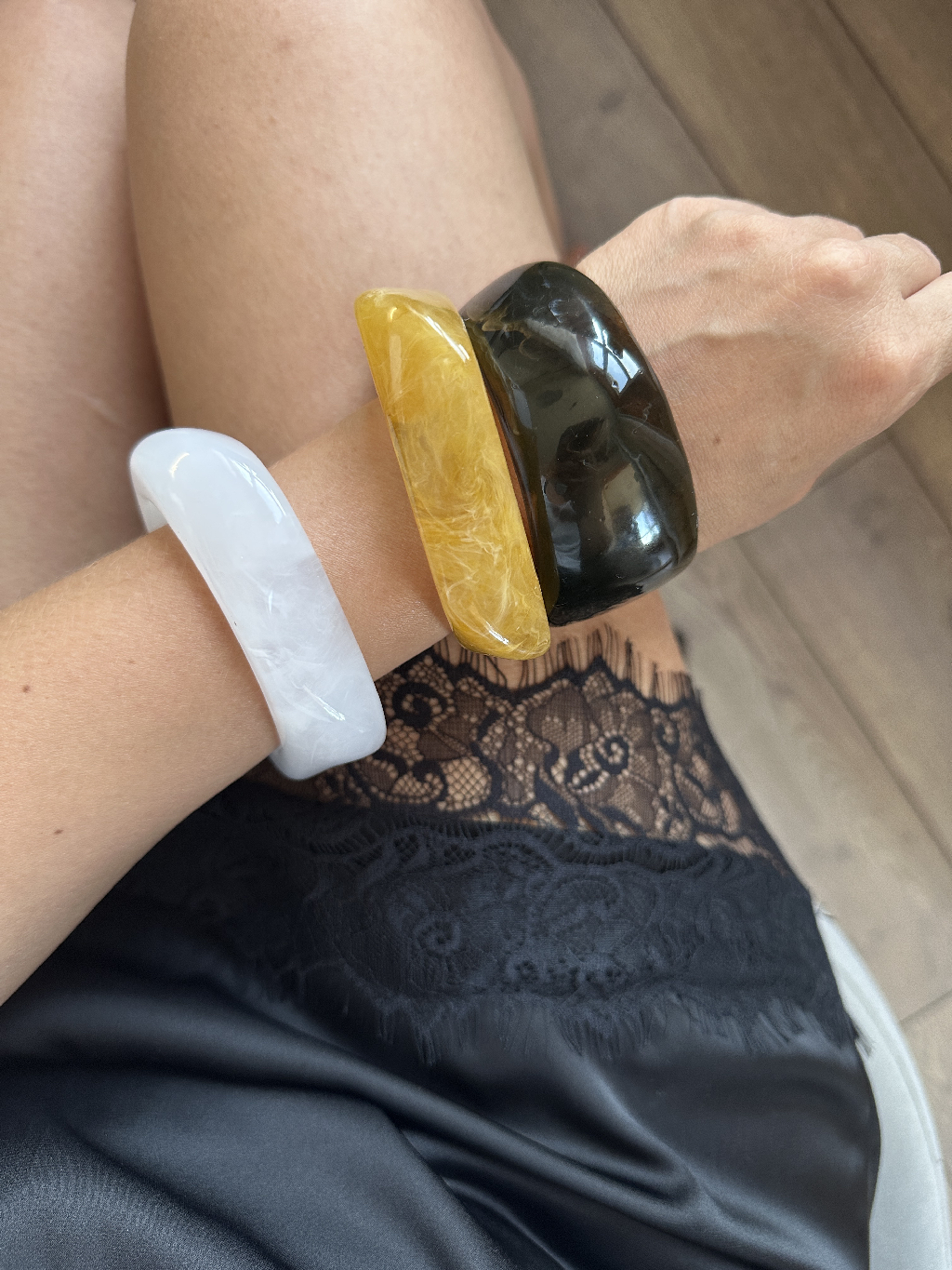 По поводу пластмассовых браслетов, я поняла, что мне нужны они все. Очередной сэт весьма неплох, на этот раз с AliExpress.