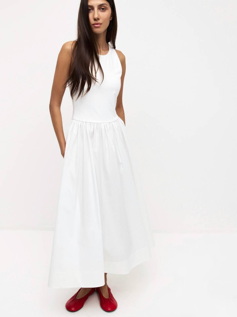 Два неприлично красивых и женственных платья от Selfmade. Исходя из моего бюджета выбрать из них надо ноль, но, как вы поняли, единственный вариант брать оба, дабы избежать душевных терзаний. 