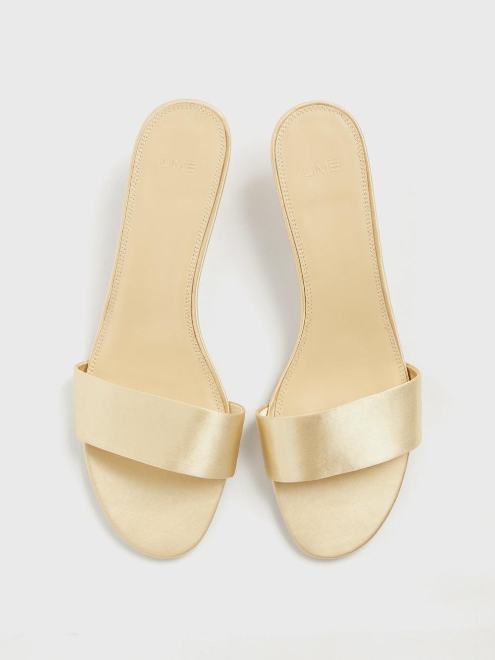 Пока из желтой и зеленой обуви вот что свеженького нашлось. 