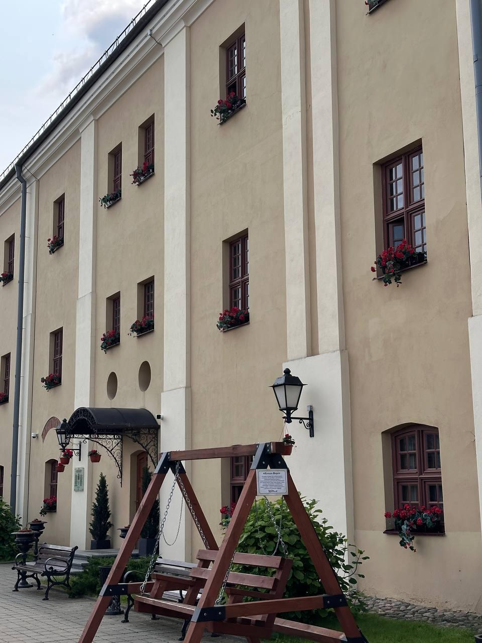 Рандомные фотокарточки из телефонной галереи. 

Окружать себя красивым каждый день - единственная задача, с которой я справляюсь филигранно. 