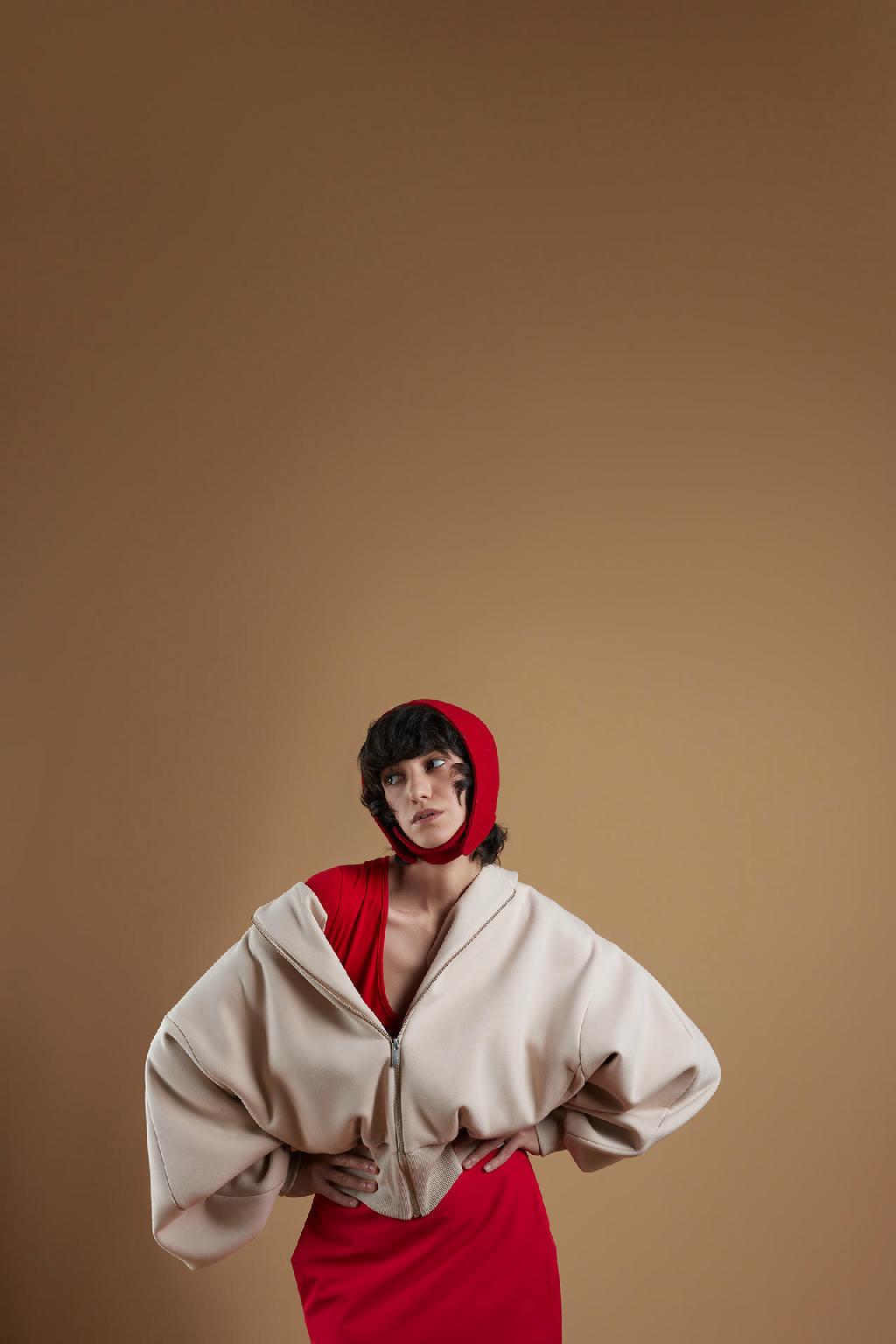 Знакомьтесь с Элис. Сейчас она скупает уникальную одежду бренда ZNWR с огромными скидками. Потому что бренд запустил «Большой шанс». 

Элис - это вы, это я, это все, кто любит красивое…

Стать чуть ближе к состоянию счастья можно во всех бутиках и на сайте до 15 мая. Я тут собрала свои любимые позиции. 