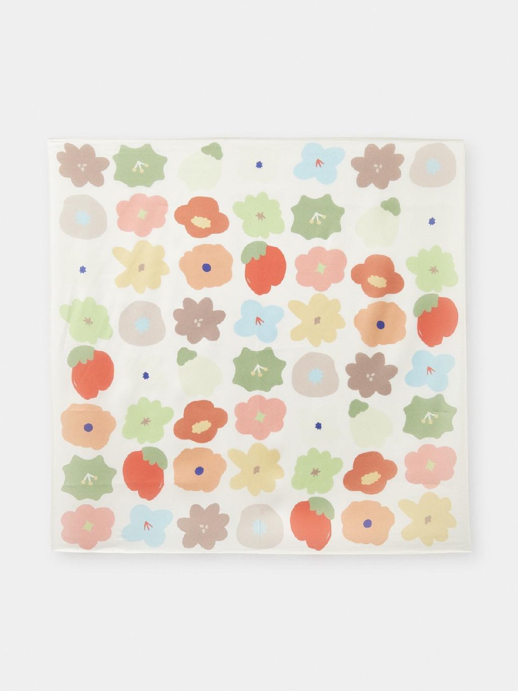 И наковыряла на Lamoda интересных платков. В разнообразии адаптаций, которые предлагают нам в современных стилизациях, в арсенале платков много точно не будет! 