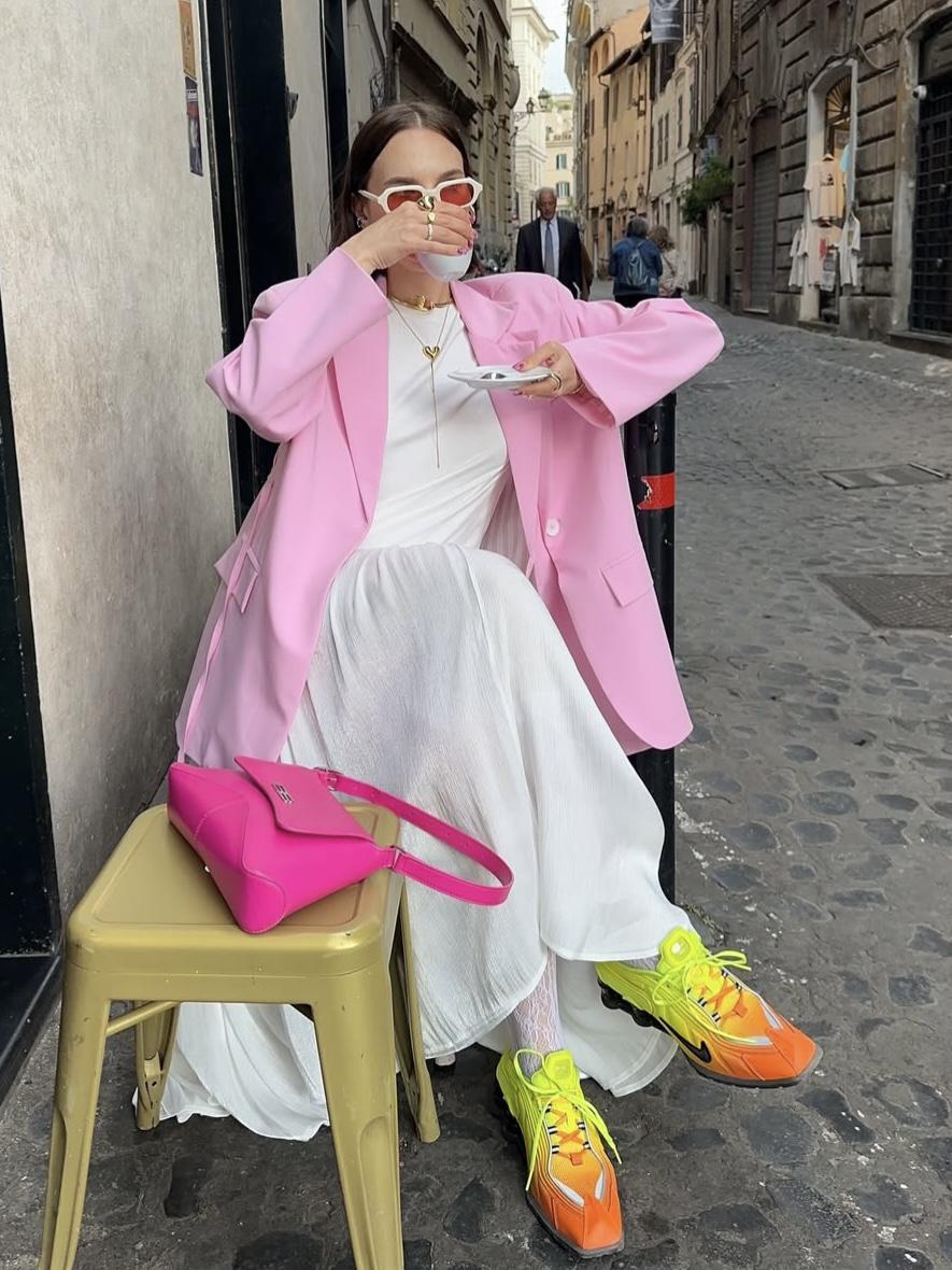 Цветное инспо для тех, кто устал от черного! Какие цвета забрали бы себе в гардероб?