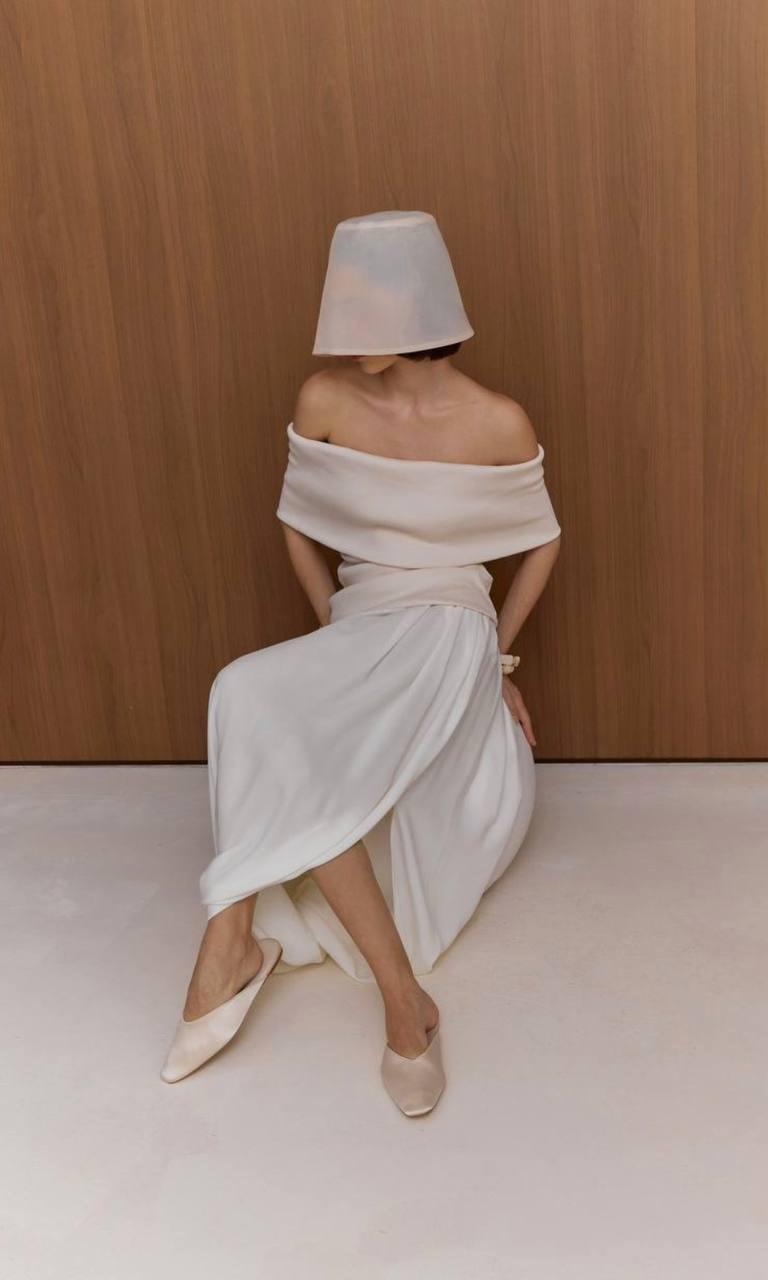 А ещё мне в самое нутро зашла тема с глубокими панамами из рафии. Черная у меня уже есть, она от Love Republic. Теперь пошла охота на светлую. 

У Osoka, кстати, имеются такие панамы. Только из органзы - тоже потрясающие и более уникальные, потому что рафию, я уверена, прикупит каждая вторая мы.