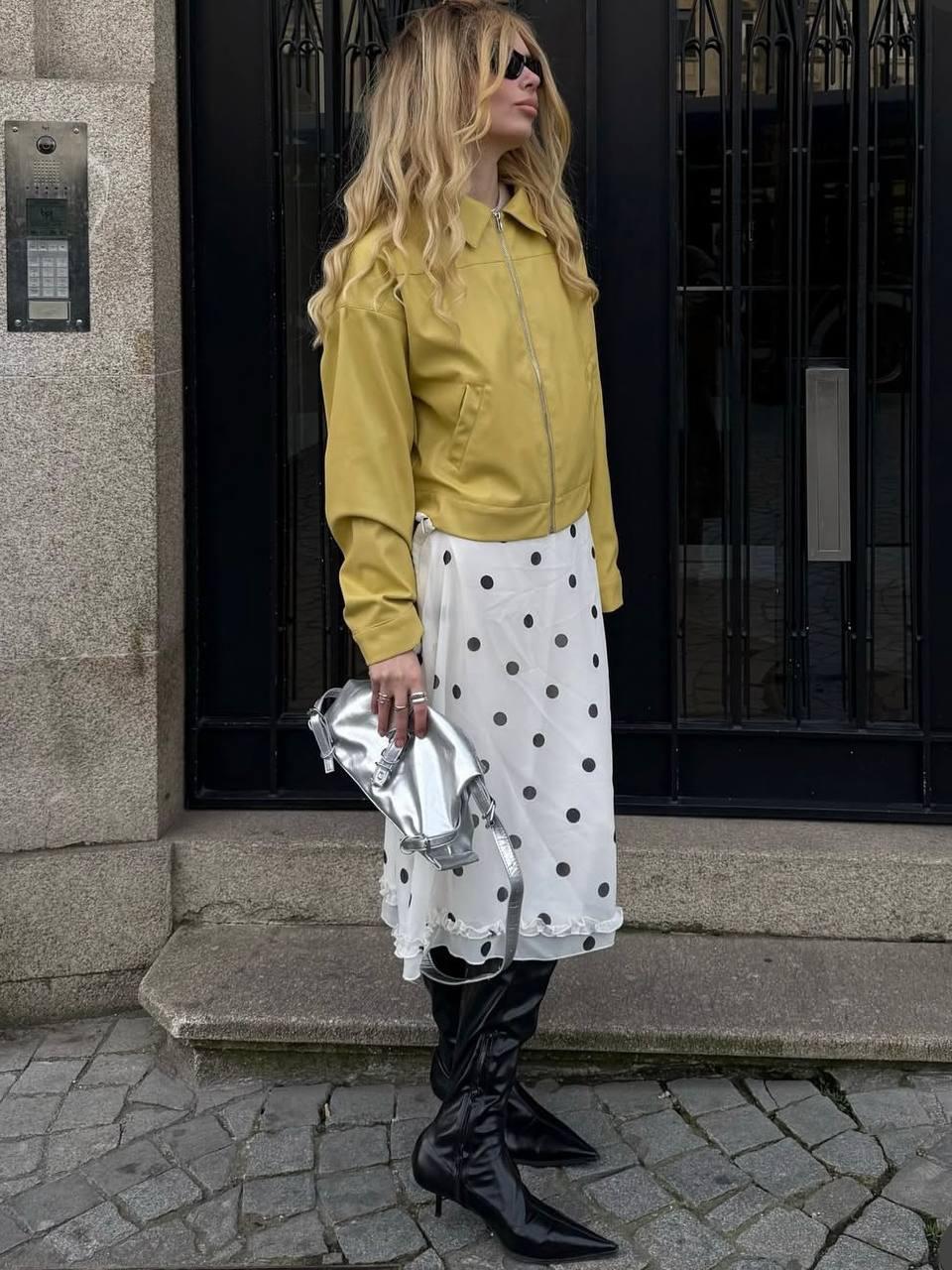 Нще немного гороха! Его так много, но это не бесит. Принт реально хорош, в том числе в неоднозначных и сложных стилизациях. Цепляет. 