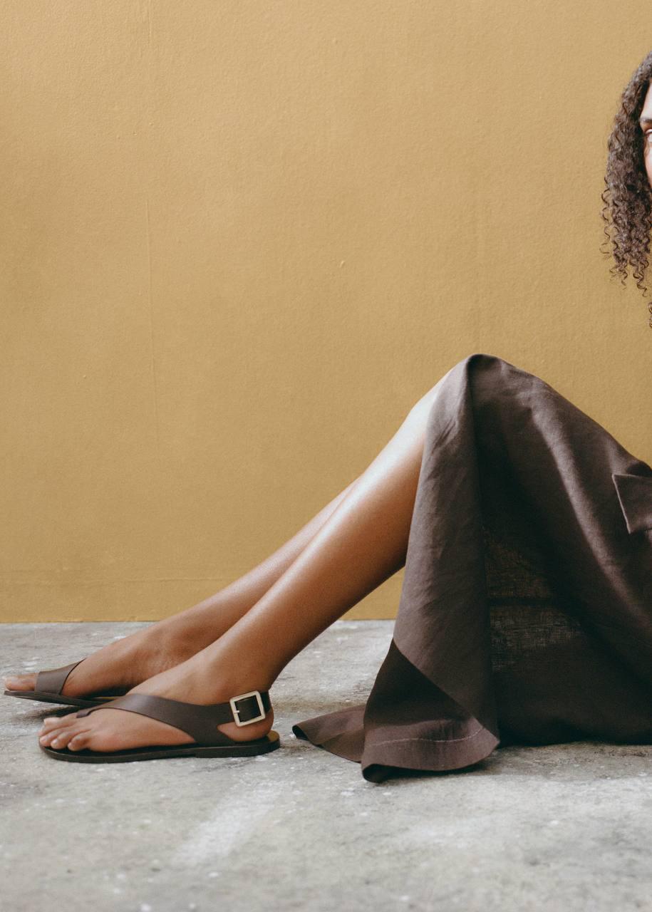 Сайт, на котором все хочется, но ничего не купить. Я про Mango. Сама подразнилась, вам несу: 

Сандалии
Брюки
Топ
Сумка
Прозрачная сумка 

📝Надеюсь что-то из этого отыщется в магазинах офлайн или на Lamoda.