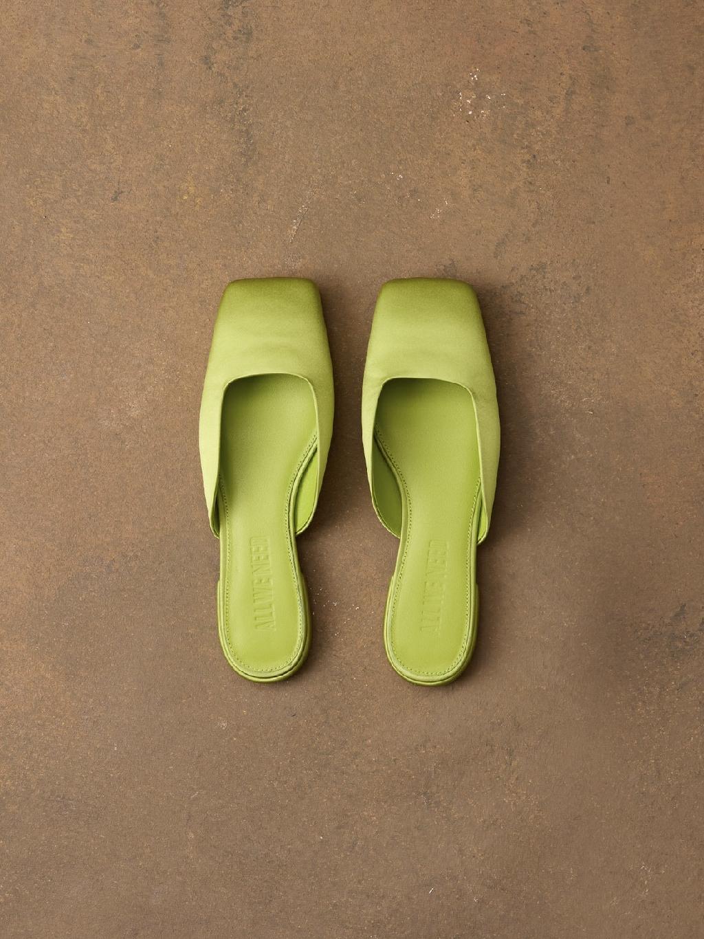 Пока из желтой и зеленой обуви вот что свеженького нашлось. 